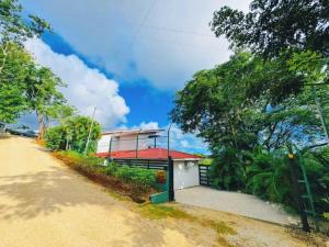 Casa Colibri Tropical Ocean View 5 min to Beach