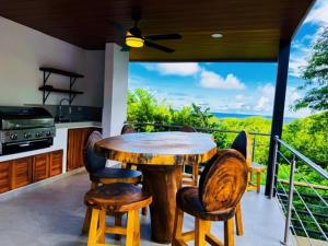 Casa Colibri Tropical Ocean View 5 min to Beach