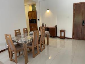 Hilltop Retreat near Kandy Lake - Kings Residence