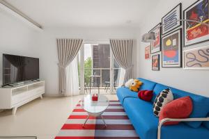 Unique Pop Art Decor 1 Bedroom Apartment - Garden, Pool & Beach Retreat