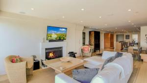 1403 Ocean Club by AvantStay Beach Home w Great Kitchen Easy Beach Access