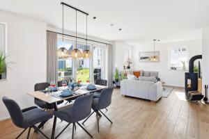 Rügenzauber Reetdachhaus mit Sauna u Kamin Strandnähe Garten