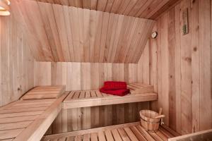 Rügenzauber Reetdachhaus mit Sauna u Kamin Strandnähe Garten
