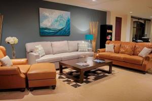 Beachfront, Sunset, & Ocean Views with Elevator