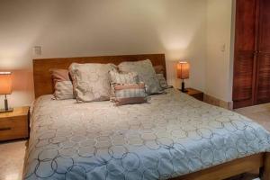 Beachfront, Sunset, & Ocean Views with Elevator