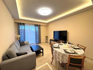 Appartement moderne 3 pièces climatisé avec balcon, plage à 2 min