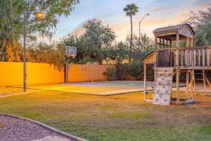 Scottsdale Clubhouse - For 10