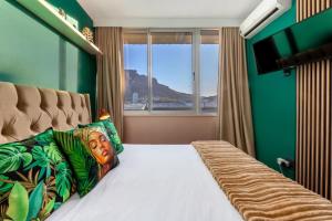 Emerald Escape With Mountain View & Pool