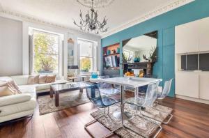 A unique elegant large garden flat overlooking Clapham Common
