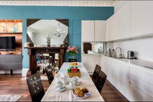 A unique elegant large garden flat overlooking Clapham Common