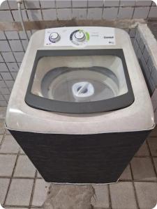 Suíte perto do Centro e Praias AR TV Wifi Cozinha Lavadora