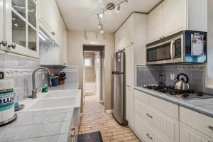 Beautiful 1 Bed Beach Condo #122