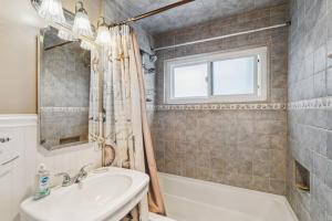 Beautiful 1 Bed Beach Condo #122