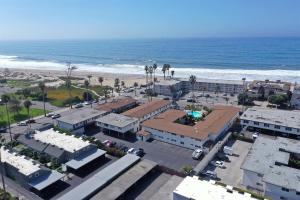 Beautiful 1 Bed Beach Condo #122