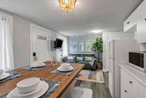 Downtown Vista - 5 mins to Water - Pet