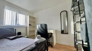 Liverpool Huntscross Home from Home Sleeps 4 Free Parking Pass the Keys