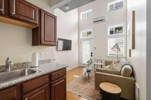 Trendy NW Portland Getaway - Walk to Dining & Bars