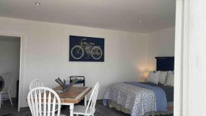 Studio 60- BEACH HOUSE