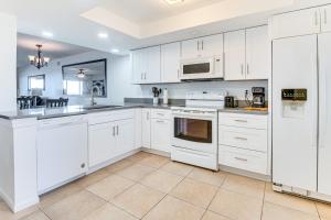 Condo with Direct Ocean Inlet View Bikes Included!