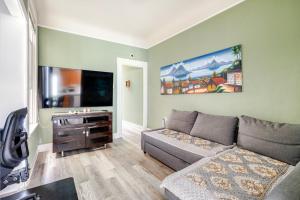 Live the Mission Valencia Vibe! Stylish Apartment, Steps from Top Spot