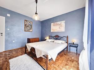 Apartments with parking space Vodice - 15228