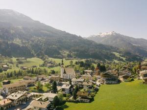 Apartment in Jochberg with ski-in out