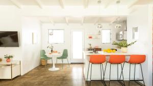 2 Rooms Sleeps 8 Retro Hotel w Pool Wesley King Studio Buyout by AvantStay