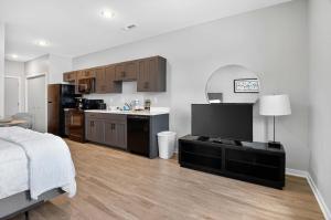 Stylish Downtown Escape Near IU and Cafes