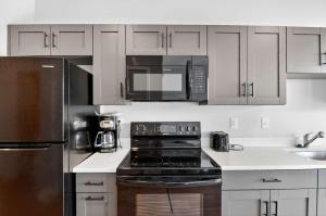 Stylish Downtown Escape Near IU and Cafes