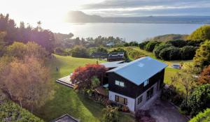Stunning panoramic Lakeview , spa pool & privacy - 4hvězdičkové hotely ve městě Taupo