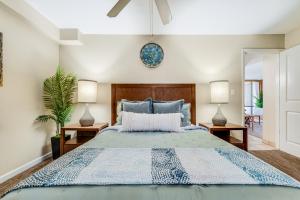 Oceanfront Kahana Condo Ocean View, Beachfront, Pool & Sleeps 4, Walkable Area