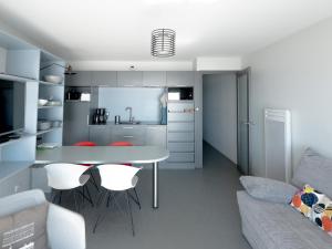 Appartement 2* face mer avec balcon et garage - Centre-ville Sables dOlonne - FR-1-197-367