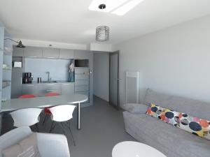 Appartement 2* face mer avec balcon et garage - Centre-ville Sables dOlonne - FR-1-197-367