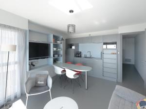 Appartement 2* face mer avec balcon et garage - Centre-ville Sables dOlonne - FR-1-197-367