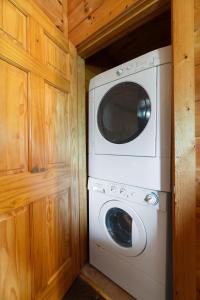 Exclusive Attraction Ticket Prices! Cabin with Great Views, 2 Hot Tubs, Theater, Game Rm