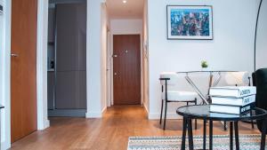 City Centre 1BR Business and Tourist 1kingsize bed and 1 single bed