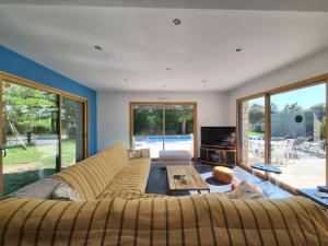 Maison Moderne 11 Pers, Piscine Chauffée, Animaux Admis, Le Tour du Parc - FR-1-775-38