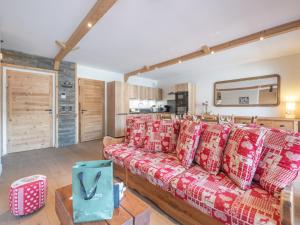 Appartement skis aux pieds, 8 pers, parking, Alpe dHuez - FR-1-645-96