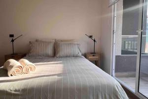 Comodo con aire acondicionado y estacionamiento