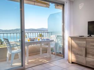 Appartement 2 pièces avec Terrasse - Plage à 50m - Climatisé - Proche Gare et Commerces - FR-1-466A-4