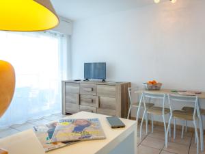 Appartement 2 pièces avec Terrasse - Plage à 50m - Climatisé - Proche Gare et Commerces - FR-1-466A-4