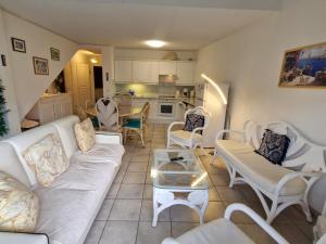 Appartement 3 pièces climatisé avec terrasse et parking, centre-ville Sainte-Maxime - FR-1-780-17