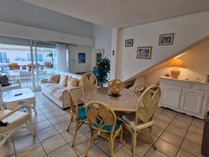 Appartement 3 pièces climatisé avec terrasse et parking, centre-ville Sainte-Maxime - FR-1-780-17