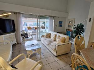 Appartement 3 pièces climatisé avec terrasse et parking, centre-ville Sainte-Maxime - FR-1-780-17