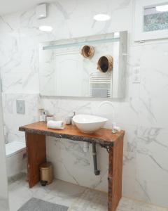 Cozy Loft with Sauna and Hot Tub