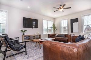 Beach Retreat Complex w Pool - Sleeps 25