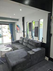 Beautiful New 3 Bed 3 Bathroom Villa 400m to Bang Tao Beach Sleeps 9