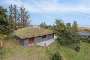 Scenic 2025 Summer House With Sea View