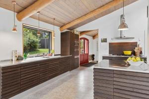 Scenic 2025 Summer House With Sea View