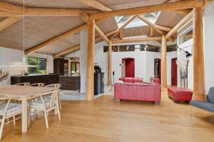 Scenic 2025 Summer House With Sea View